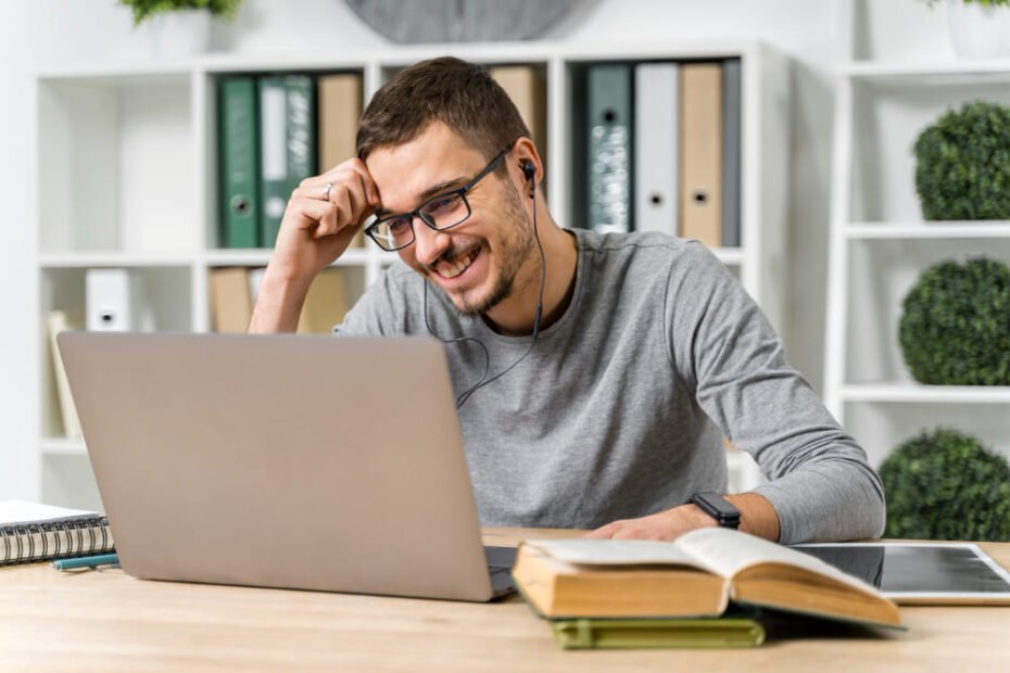 Qual é a melhor faculdade para fazer a distância?